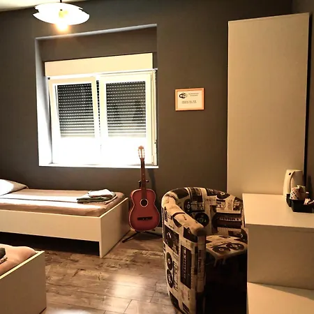 Rock ゲストハウス プーラ